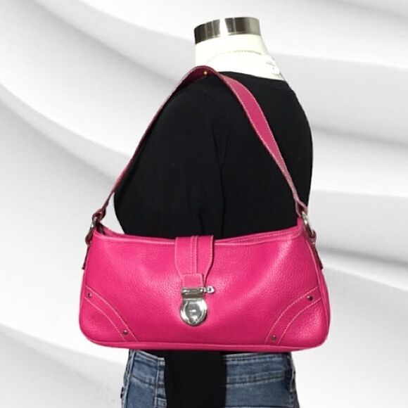 BURBERRY RARE FIND BARBIE PINK SHOULDER BAG. - Picture 2 of 10